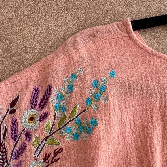 Free People gorgeous peach floral embroidered Blouse crop top - Picture 8 of 10